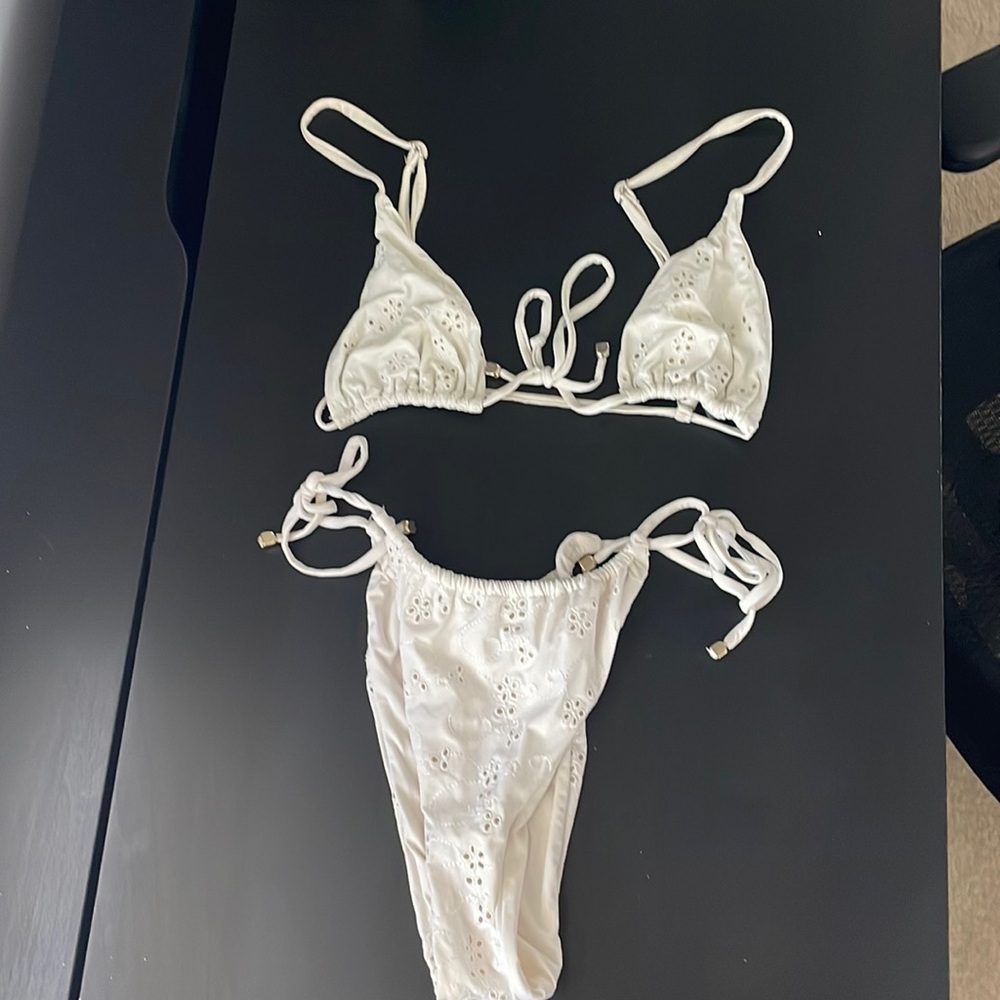 Blackbough eyelet bikini